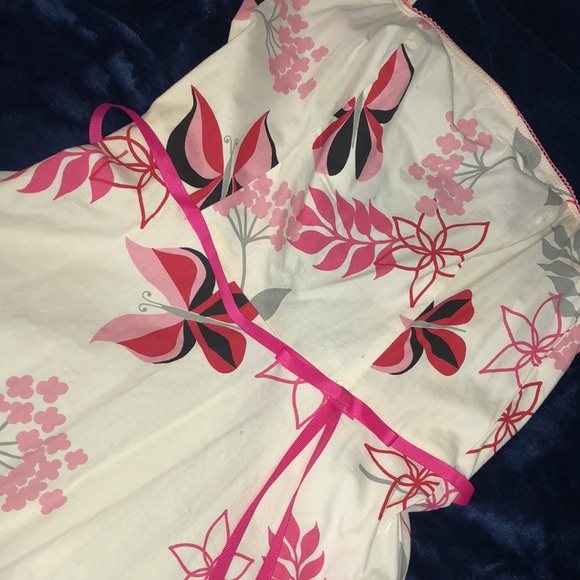 White dress with pink bow & flowers - Picture 3 of 7